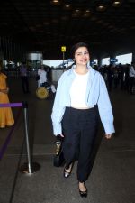 Prachi Desai Spotted At Airport Departure on 7th Sept 2023 (14)_64fad6fabc8e9.JPG