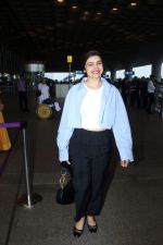 Prachi Desai Spotted At Airport Departure on 7th Sept 2023 (15)_64fad6fe58a42.JPG