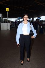 Prachi Desai Spotted At Airport Departure on 7th Sept 2023 (7)_64fad6c88cb05.JPG