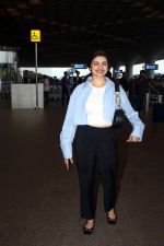 Prachi Desai Spotted At Airport Departure on 7th Sept 2023 (8)_64fad6ce1300d.JPG