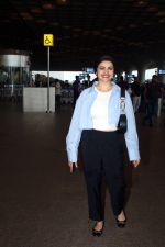 Prachi Desai Spotted At Airport Departure on 7th Sept 2023 (9)_64fad6d533c6b.JPG