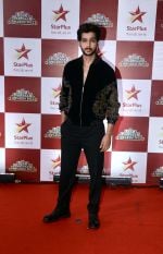 Abhishek Kumaarr at the Star Parivaar Awards 2023 on 8th Sept 2023 (49)_64fda1d6a19f5.jpeg