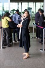 Elli AvrRam spotted at airport departure on 10th Sept 2023 (11)_64fef83857e45.JPG
