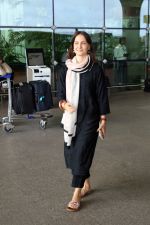 Elli AvrRam spotted at airport departure on 10th Sept 2023 (5)_64fef82229a38.JPG