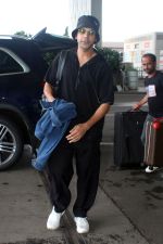 Rajkummar Rao Spotted At Airport on 9th Sept 2023 (18)_64fef410dfea8.jpg