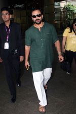 Saif Ali Khan Spotted At Airport Departure on 10th Sept 2023 (1)_64fefb324c4a6.JPG