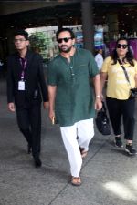 Saif Ali Khan Spotted At Airport Departure on 10th Sept 2023 (15)_64fefb6be2c95.JPG