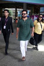 Saif Ali Khan Spotted At Airport Departure on 10th Sept 2023 (21)_64fefb8fb54f2.JPG