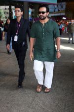 Saif Ali Khan Spotted At Airport Departure on 10th Sept 2023 (22)_64fefb937baba.JPG