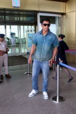 Sonu Sood spotted at airport departure on 9th Sept 2023 (8)_64feeeec55e9e.JPG