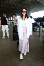 Sunny Leone spotted at airport departure on 10th Sept 2023 (17)_64fef9d8dbde1.JPG