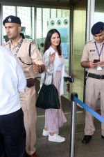Sunny Leone spotted at airport departure on 10th Sept 2023 (21)_64fef9e660b0e.JPG