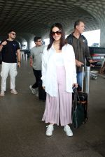 Sunny Leone spotted at airport departure on 10th Sept 2023 (4)_64fef9a686088.JPG