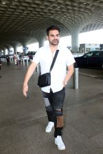 Arbaaz Khan Spotted At Airport Departure on 13th Sept 2023 (3)_6502f0570dc0b.JPG