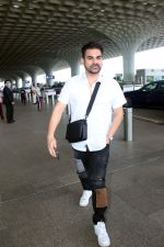 Arbaaz Khan Spotted At Airport Departure on 13th Sept 2023 (4)_6502f05a0f593.JPG