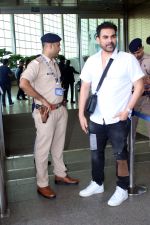 Arbaaz Khan Spotted At Airport Departure on 13th Sept 2023 (7)_6502f063b7f1d.JPG