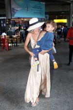 Shriya Saran Spotted At Airport Arrival on 13th Sept 2023 (11)_65030717c7365.JPG