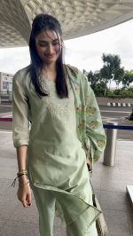 Athiya Shetty Spotted At Airport on 15th Sept 2023 (5)_650468335bc6d.JPG