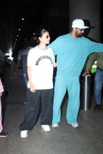 Ranbir Kapoor and Alia Bhatt Spotted At Airport Arrival on 15th Sept 2023 (1)_650464d9b792f.JPG