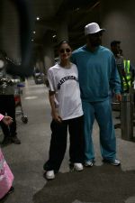 Ranbir Kapoor and Alia Bhatt Spotted At Airport Arrival on 15th Sept 2023 (16)_650464bbef3ae.jpg