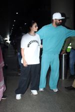 Ranbir Kapoor and Alia Bhatt Spotted At Airport Arrival on 15th Sept 2023 (3)_650464df8b23c.JPG