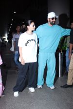 Ranbir Kapoor and Alia Bhatt Spotted At Airport Arrival on 15th Sept 2023 (4)_650464e342f04.JPG