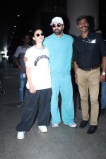 Ranbir Kapoor and Alia Bhatt Spotted At Airport Arrival on 15th Sept 2023 (8)_650464f9989d7.JPG