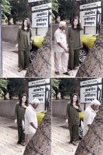 Raveena Tandon Spotted In Khar on 15th Sept 2023 (2)_650472194f9c1.jpg