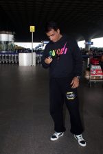 Sonu Sood Spotted At Airport Departure on 15th Sept 2023 (5)_650444bc7a470.JPG