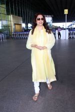 Juhi Chawla Spotted At Airport Departure on 16th Sept 2023 (25)_650591c62e490.JPG