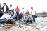 Karishma Tanna, Saher Bhamla, Sophie Choudry at Beach Clean Up Day For The Mega Mithi River Clean-A-Thon on 16th Sept 2023 (14)_65058a4ad7b54.JPG