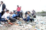 Karishma Tanna, Saher Bhamla, Sophie Choudry at Beach Clean Up Day For The Mega Mithi River Clean-A-Thon on 16th Sept 2023 (15)_65058a4ce0541.JPG