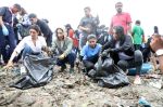 Karishma Tanna, Saher Bhamla, Sophie Choudry at Beach Clean Up Day For The Mega Mithi River Clean-A-Thon on 16th Sept 2023 (5)_65058a36c7cce.JPG