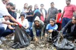 Karishma Tanna, Saher Bhamla, Sophie Choudry at Beach Clean Up Day For The Mega Mithi River Clean-A-Thon on 16th Sept 2023 (8)_65058a3b4a484.JPG