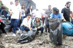 Karishma Tanna, Sophie Choudry at Beach Clean Up Day For The Mega Mithi River Clean-A-Thon on 16th Sept 2023 (2)_65058a4f1b446.JPG