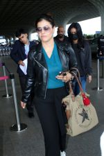 Kajol and Nysa Devgan spotted at Airport Departure on 17th Sept 2023 (11)_6506f3fbb1f60.JPG