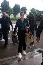 Kajol and Nysa Devgan spotted at Airport Departure on 17th Sept 2023 (4)_6506f3e3367a7.JPG