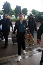 Kajol and Nysa Devgan spotted at Airport Departure on 17th Sept 2023 (5)_6506f3e698586.JPG