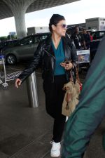 Kajol and Nysa Devgan spotted at Airport Departure on 17th Sept 2023 (9)_6506f3f54ece9.JPG