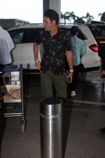 Manoj Bajpayee spotted at airport departure on 17th Sept 2023 (2)_6506ebd9ee8c2.JPG