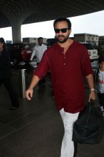 Saif Ali Khan Spotted At Airport Departure on 17th Sept 2023 (16)_650701d4c7da0.JPG