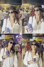 Shriya Saran Spotted At Airport Arrival on 18th Sept 2023 (3)_6507e18770bac.jpg