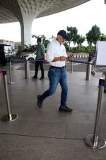 Anupam Kher Spotted At Airport Departure on 19th Sept 2023 (10)_65092cbc6e280.JPG