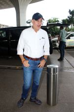 Anupam Kher Spotted At Airport Departure on 19th Sept 2023 (8)_65092cb28423b.JPG