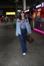 Daisy Shah Spotted At Airport Arrival on 19th Sept 2023 (18)_65097aee54823.JPG