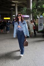 Daisy Shah Spotted At Airport Arrival on 19th Sept 2023 (19)_65097af1aff0e.JPG