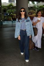 Daisy Shah Spotted At Airport Arrival on 19th Sept 2023 (2)_65097ab751d9d.JPG