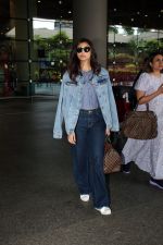 Daisy Shah Spotted At Airport Arrival on 19th Sept 2023 (3)_65097aba58394.JPG