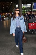 Daisy Shah Spotted At Airport Arrival on 19th Sept 2023 (7)_65097ac86f434.JPG