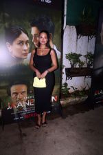 Esha Gupta attends Jaane Jaan Screening on 18th Sept 2023 (47)_65094de0984ca.jpeg